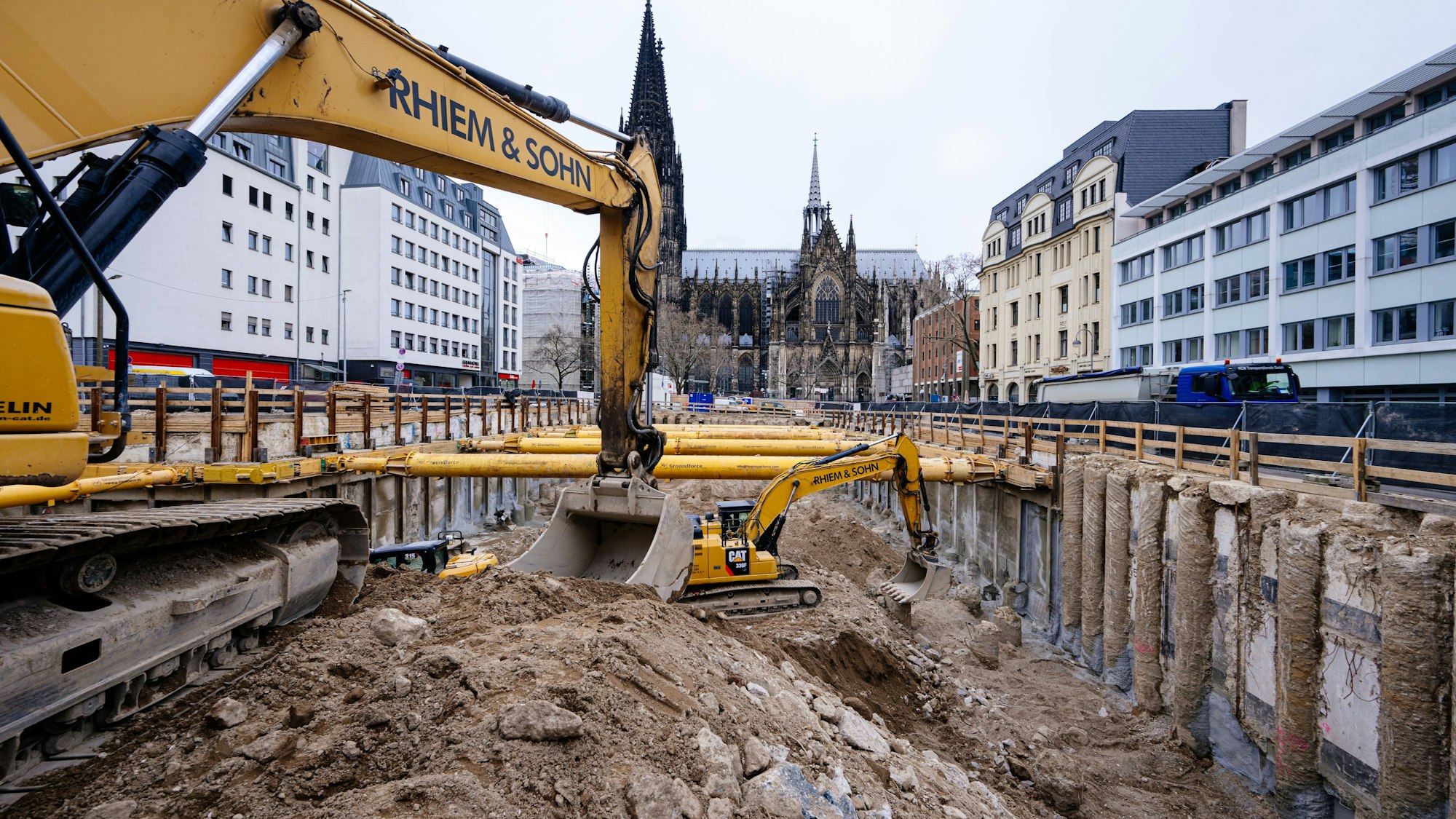 Seit dem Frühjahr stehen die Bagger in der Baugrube des Laurenz Carré still.