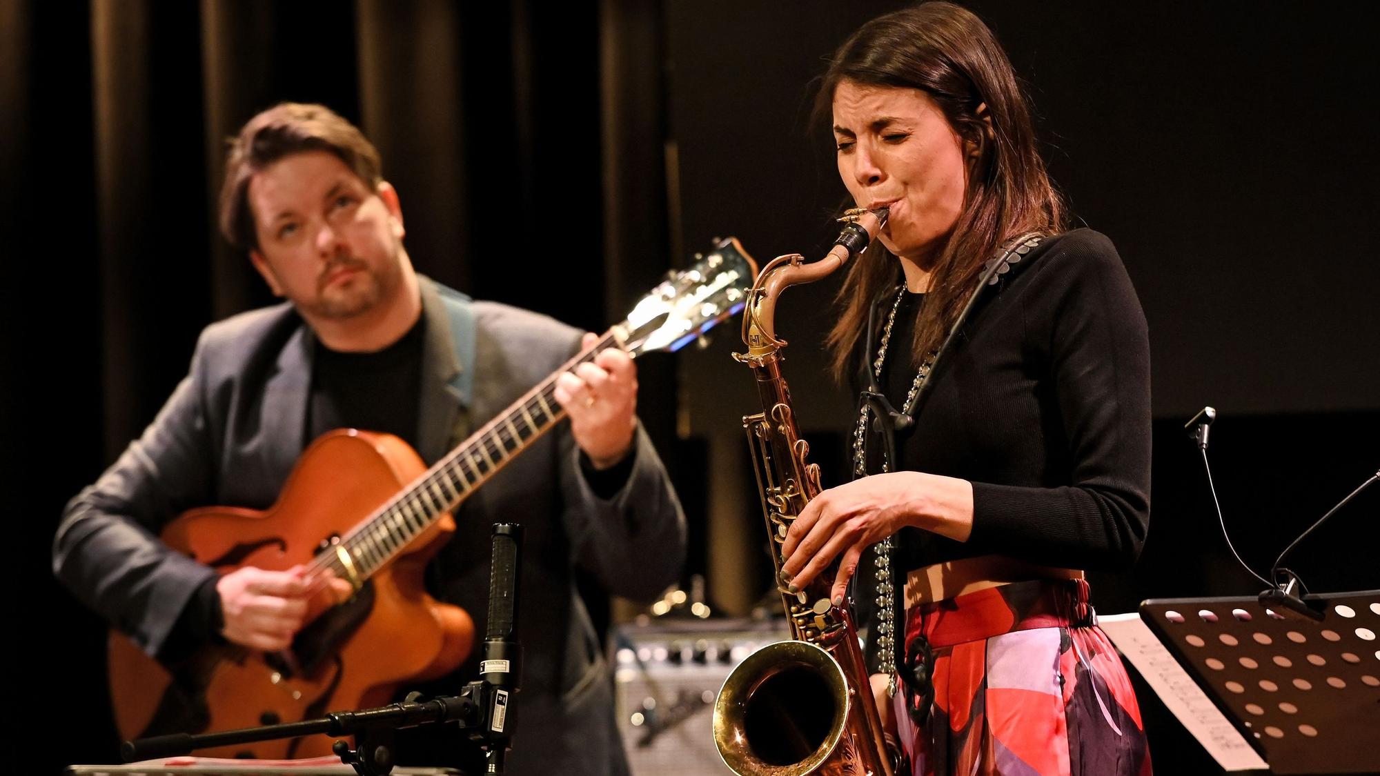 Melissa Aldana
und Lage Lund im Stadtgarten.