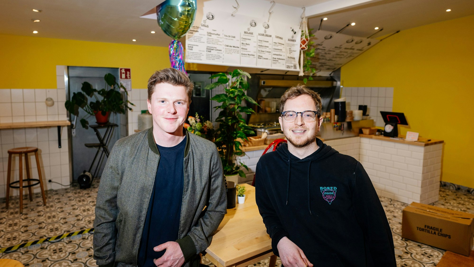 Chili-Experten: Lukas Heimbach (links) und Jacques Weis in der zweiten Filiale von Bambules Chili.