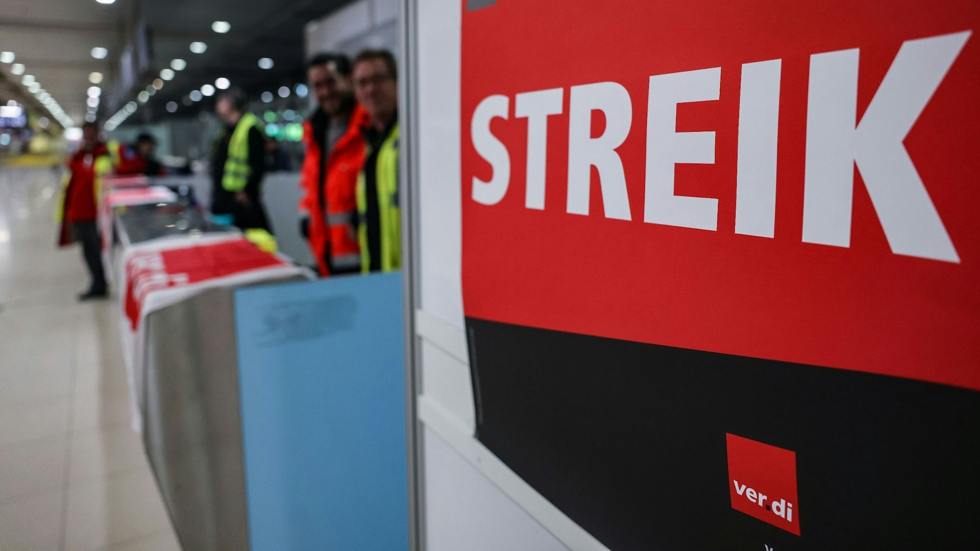 Seit Tagen gibt es Mutmaßungen über einen großangelegten Warnstreik, der den öffentlichen Verkehr am kommenden Montag (27. März) lahmlegen könnte.