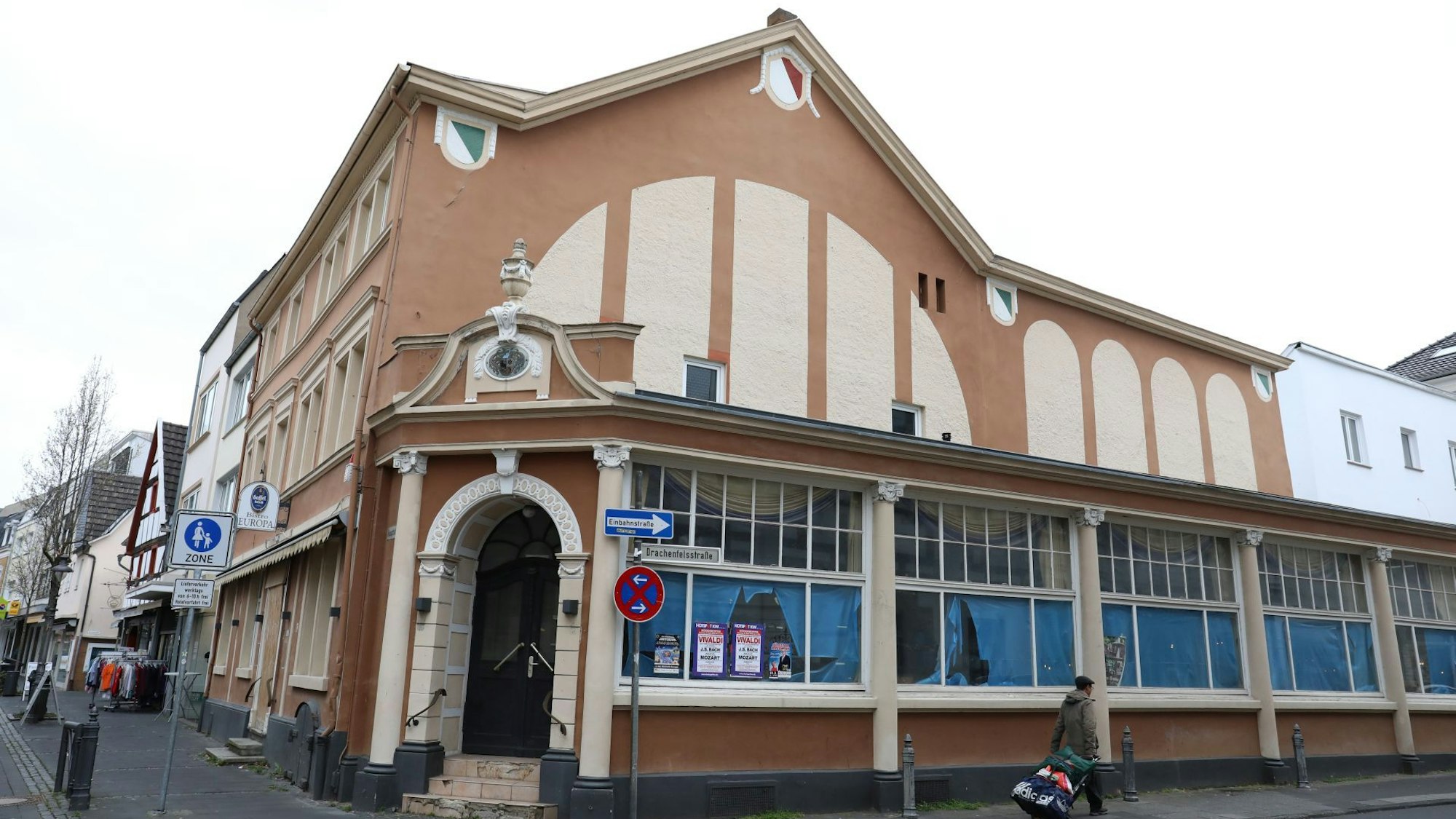 Das seit Jahren verrottende ehemalige Café Europa als Negativbeispiel.