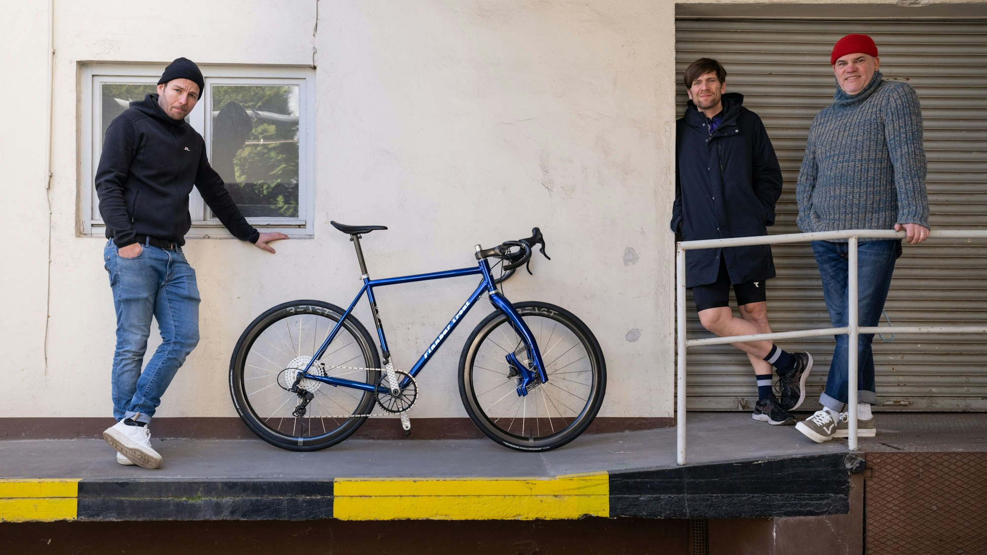 Von links nach rechts: Sebastian Klaus, Experte für Fahrrad-Biomechanik, Journalist Tim Farin und James Buckley, Inhaber von Finnbar Trout