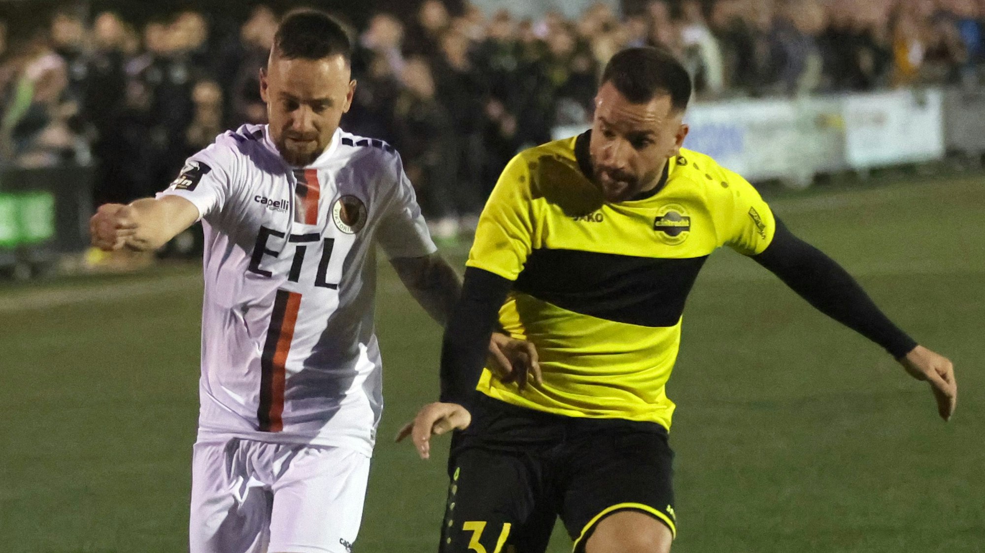 Pokalfight in Hohkeppel: Niklas May gegen Tayfun Petuerk.