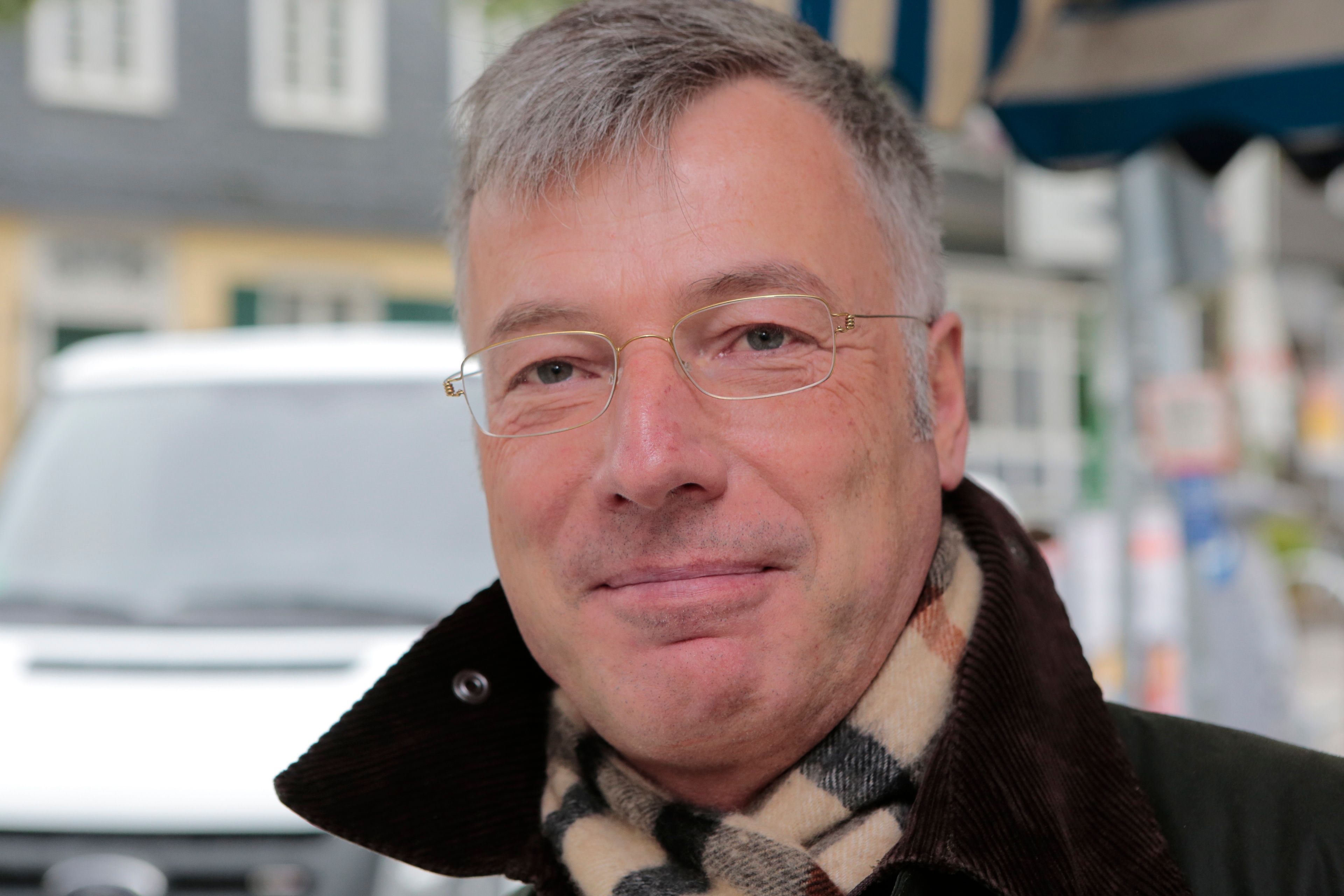 Dr. Michael Pehlke lächelt in die Kamera.