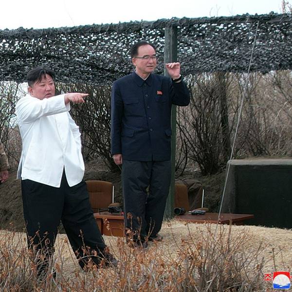 Kim Jong Un, Machthaber von Nordkorea, bei einer Kommandoübung. Die Aufnahme wurde von der staatlichen nordkoreanischen Nachrichtenagentur KCNA zur Verfügung gestellt.
