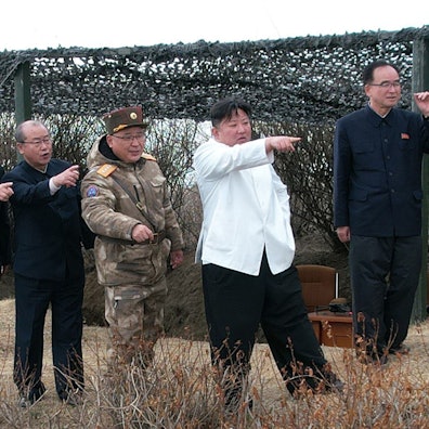 Kim Jong Un, Machthaber von Nordkorea, bei einer Kommandoübung. Die Aufnahme wurde von der staatlichen nordkoreanischen Nachrichtenagentur KCNA zur Verfügung gestellt.