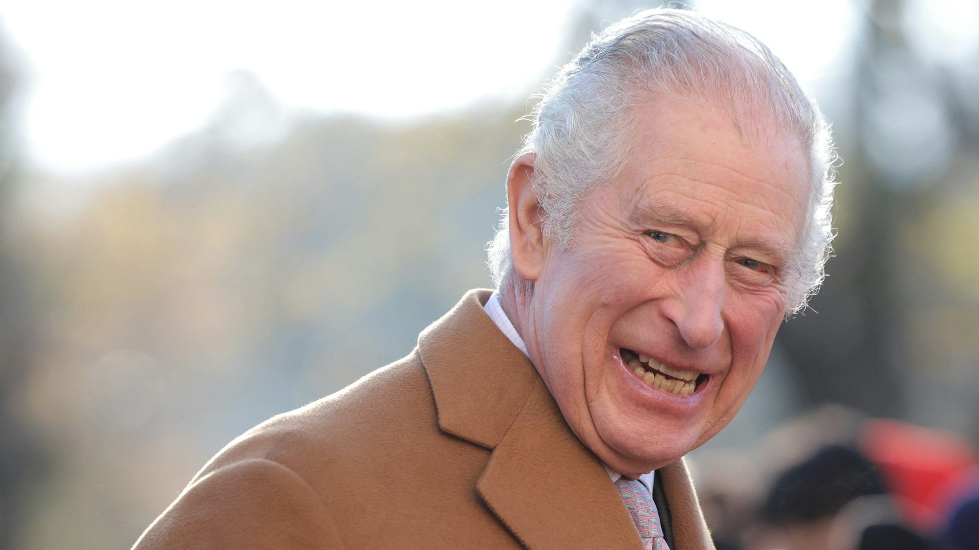 06.12.2022, Großbritannien, Luton: König Charles III. während eines Besuchs in Luton.