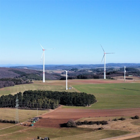 Blick auf den Windpark Ravelsberg bei Dottel.