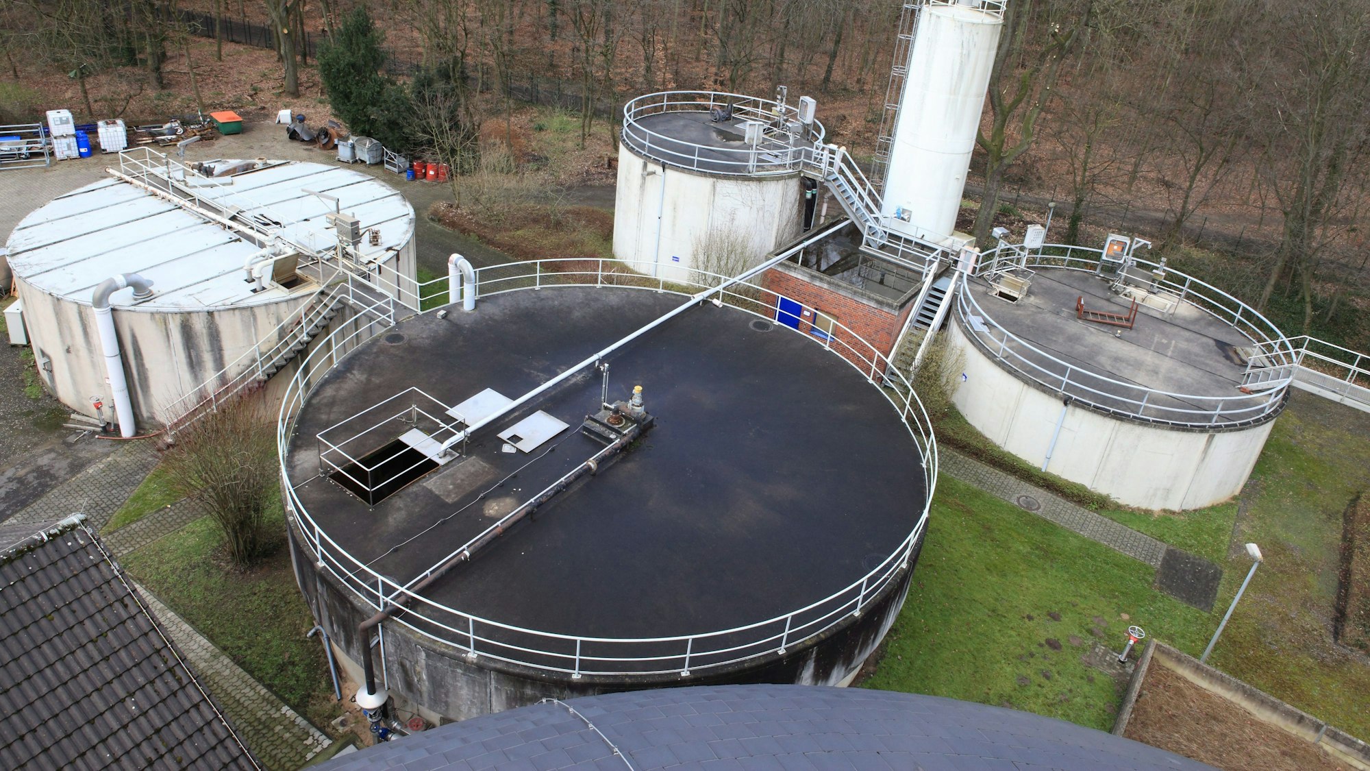 Die Kläranlage von Bergisch Gladbach von oben.