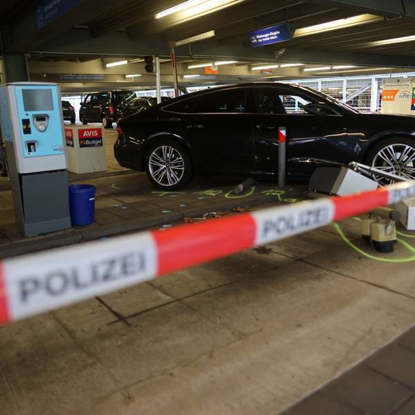 Dieser Wagen kam beim Vorfall am Freitag im Flughafenparkhaus zu Schaden.