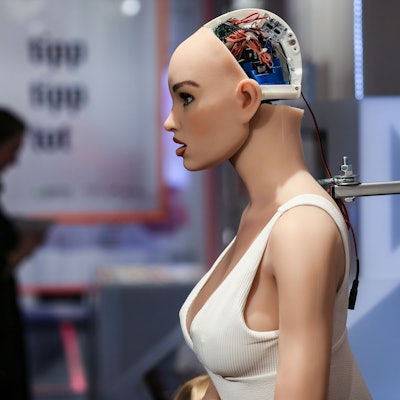 Die Digitale Sexpuppe ‚Harmony‘ steht in der Ausstellung.