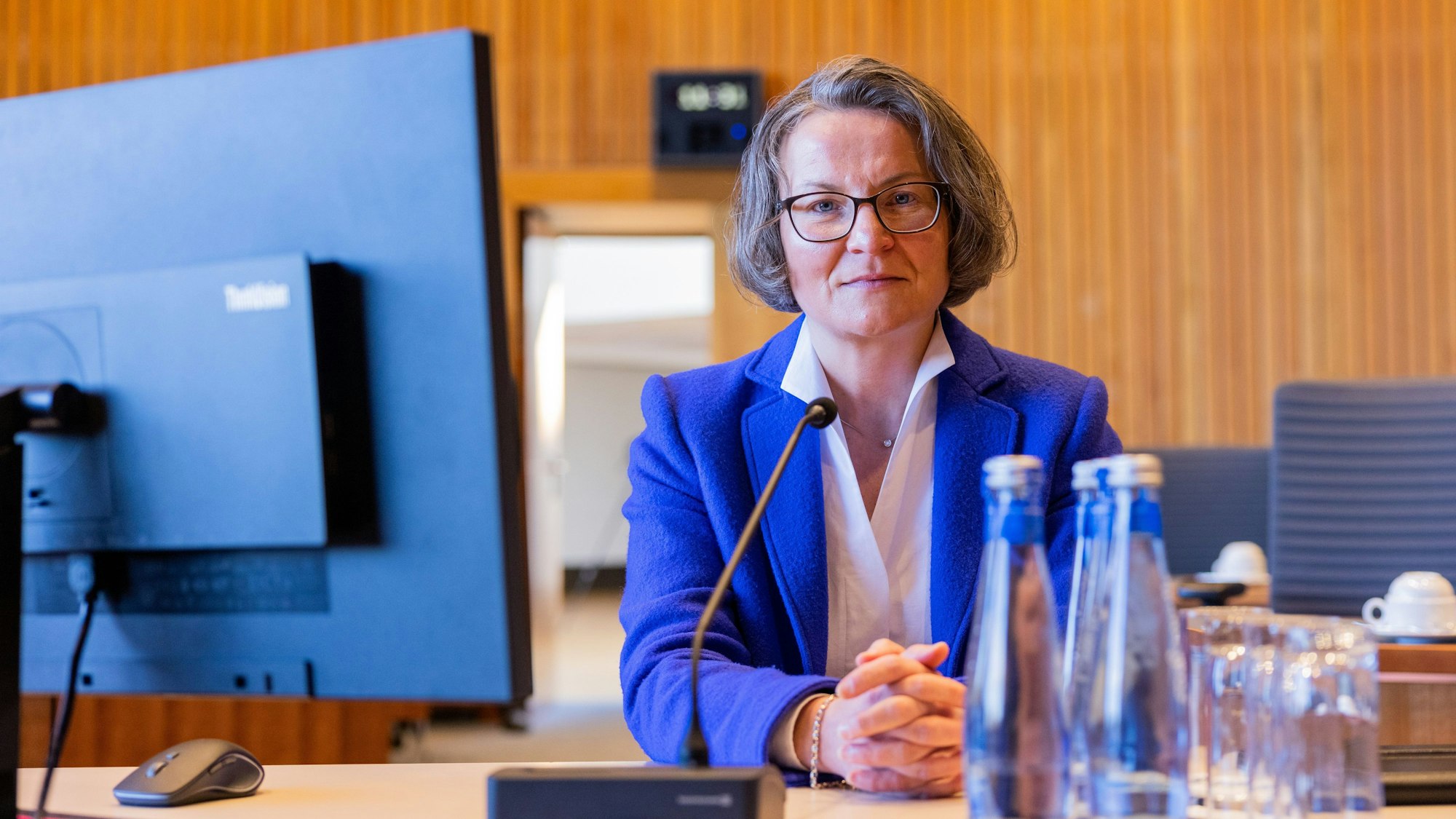 Ina Scharrenbach (CDU), Bau- und Kommunalministerin von Nordrhein-Westfalen, im Februar 2023 als Zeugin beim Landtags-Untersuchungsausschuss „Hochwasserkatastrophe“