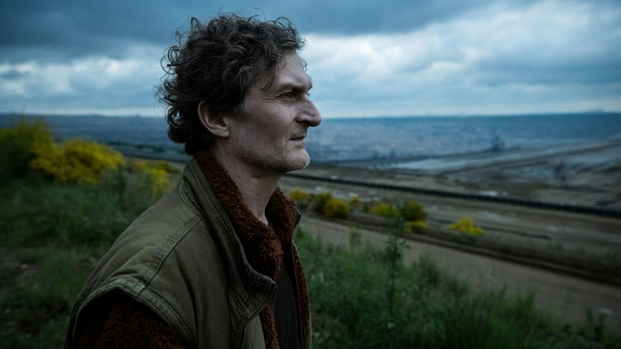 Im Tagebaurevier angesiedelt ist der neue Tatort aus Köln mit dem Titel "Abbruchkante". Die Kommissare Schenk und Ballauf ermitteln nach dem Mord an einem Mediziner.