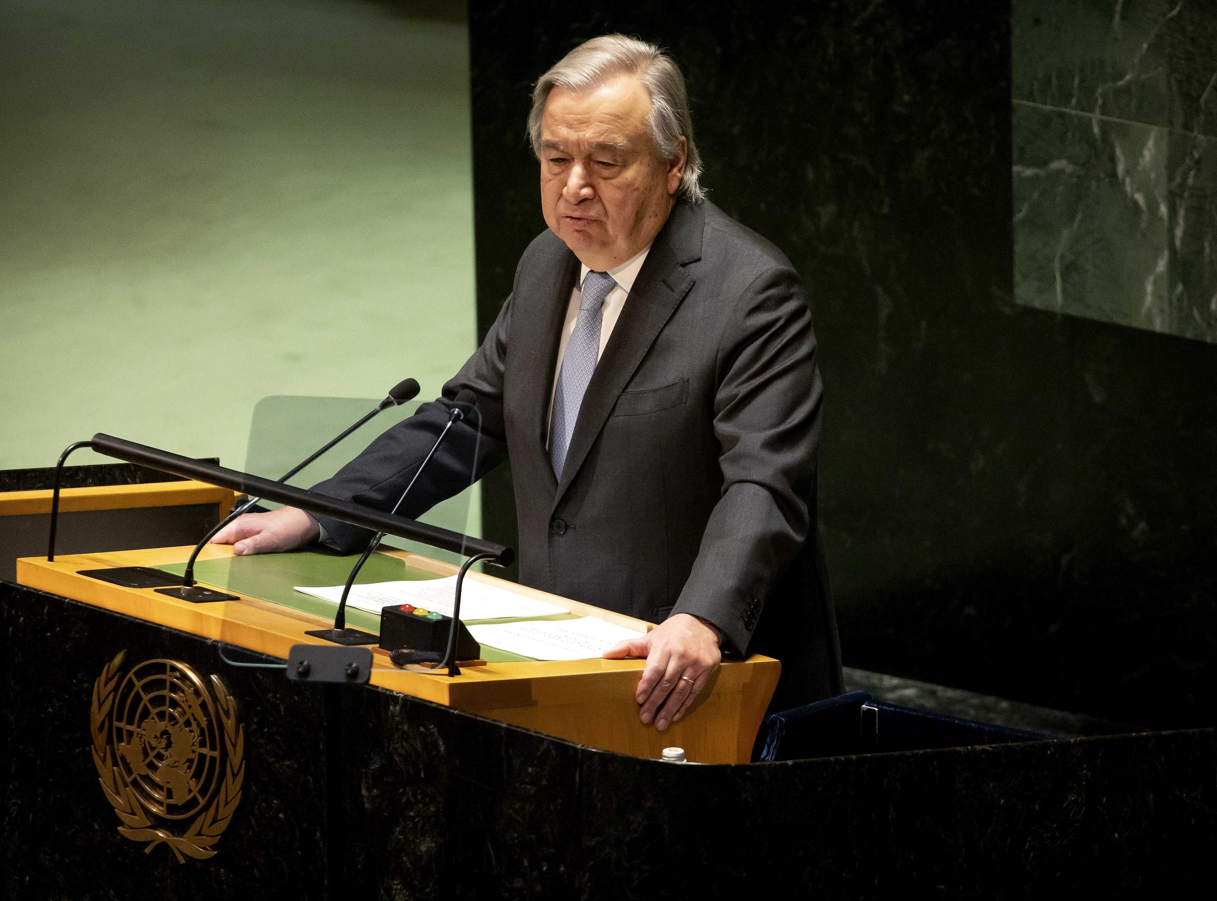 Antonio Guterres, Generalsekretär der Vereinten Nationen, spricht beim Abschluss der Wasserkonferenz der Vereinten Nationen.