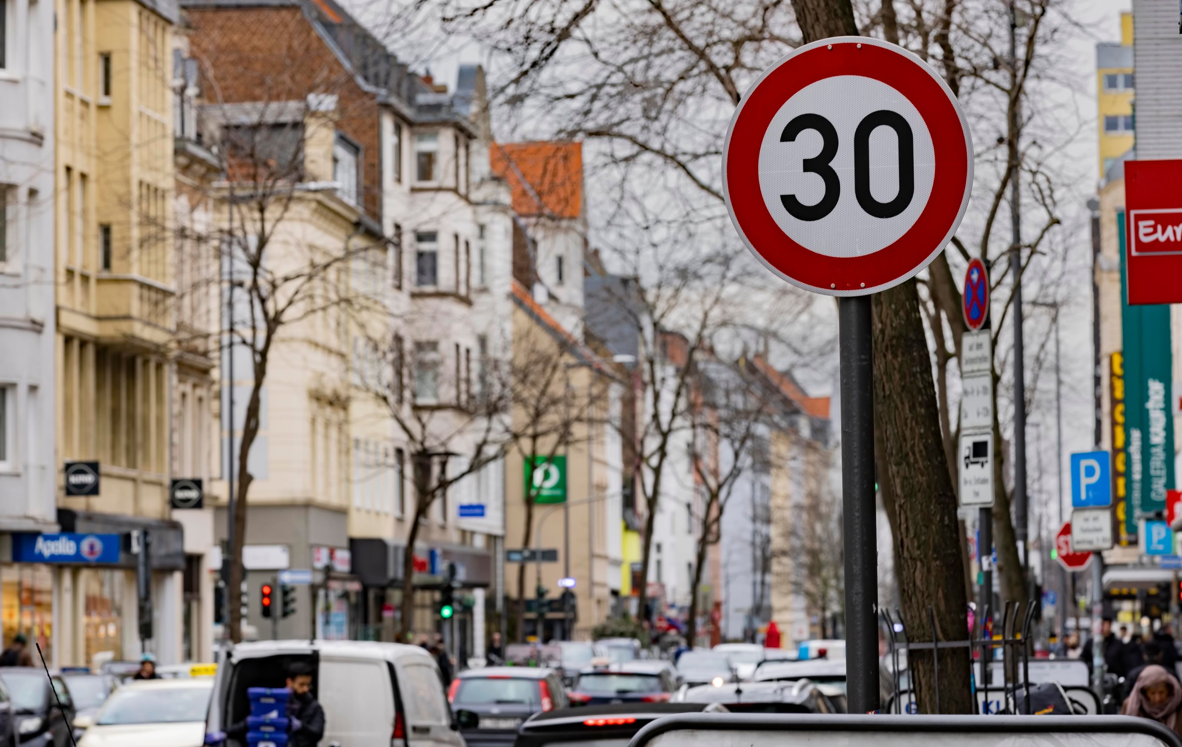 Tempo-30-Zone auf der Neusser Straße in Nippes.