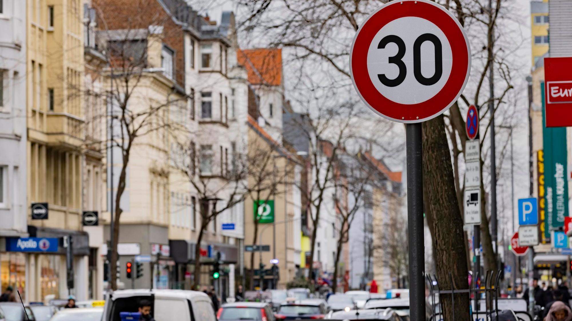 Tempo-30-Zone auf der Neusser Straße in Nippes.