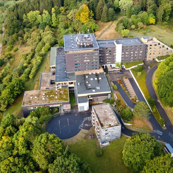 Die ehemalige Eifelhöhen-Klinik in Marmagen aus der Luft.