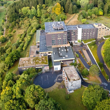 Die ehemalige Eifelhöhen-Klinik in Marmagen aus der Luft.
