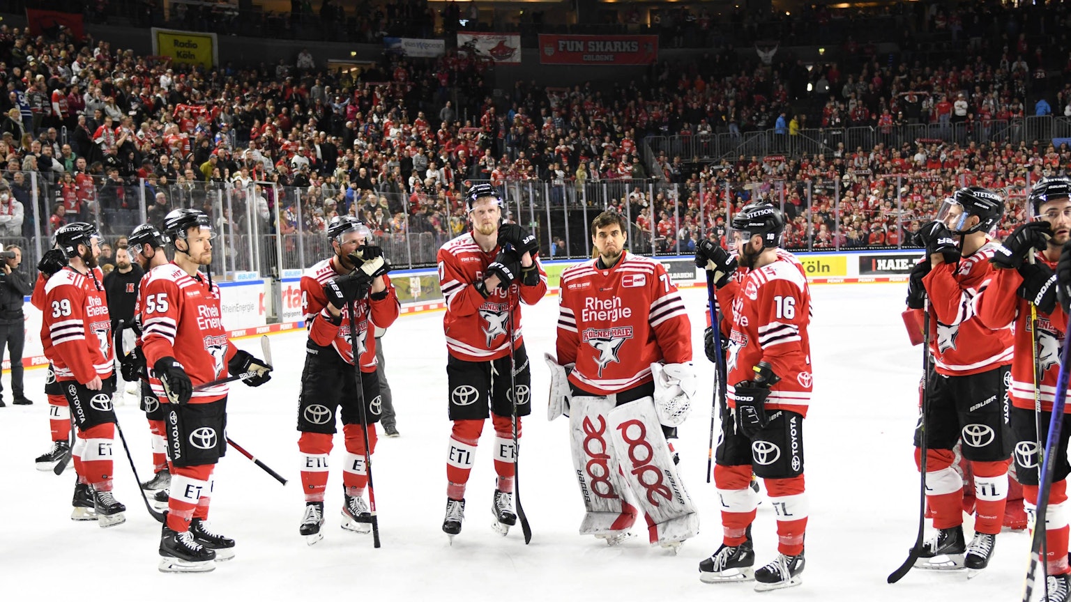 DEL Kölner Haie - Adler Mannheim, 26.03.2023 Enttäuschter KEC DEL Kölner Haie - Adler Mannheim, 26.03.2023 *** DEL Kölner Haie Adler Mannheim, 26 03 2023 Disappointed KEC DEL Kölner Haie Adler Mannheim, 26 03 2023 Copyright: xBEAUTIFULxSPORTS/Erlhofx