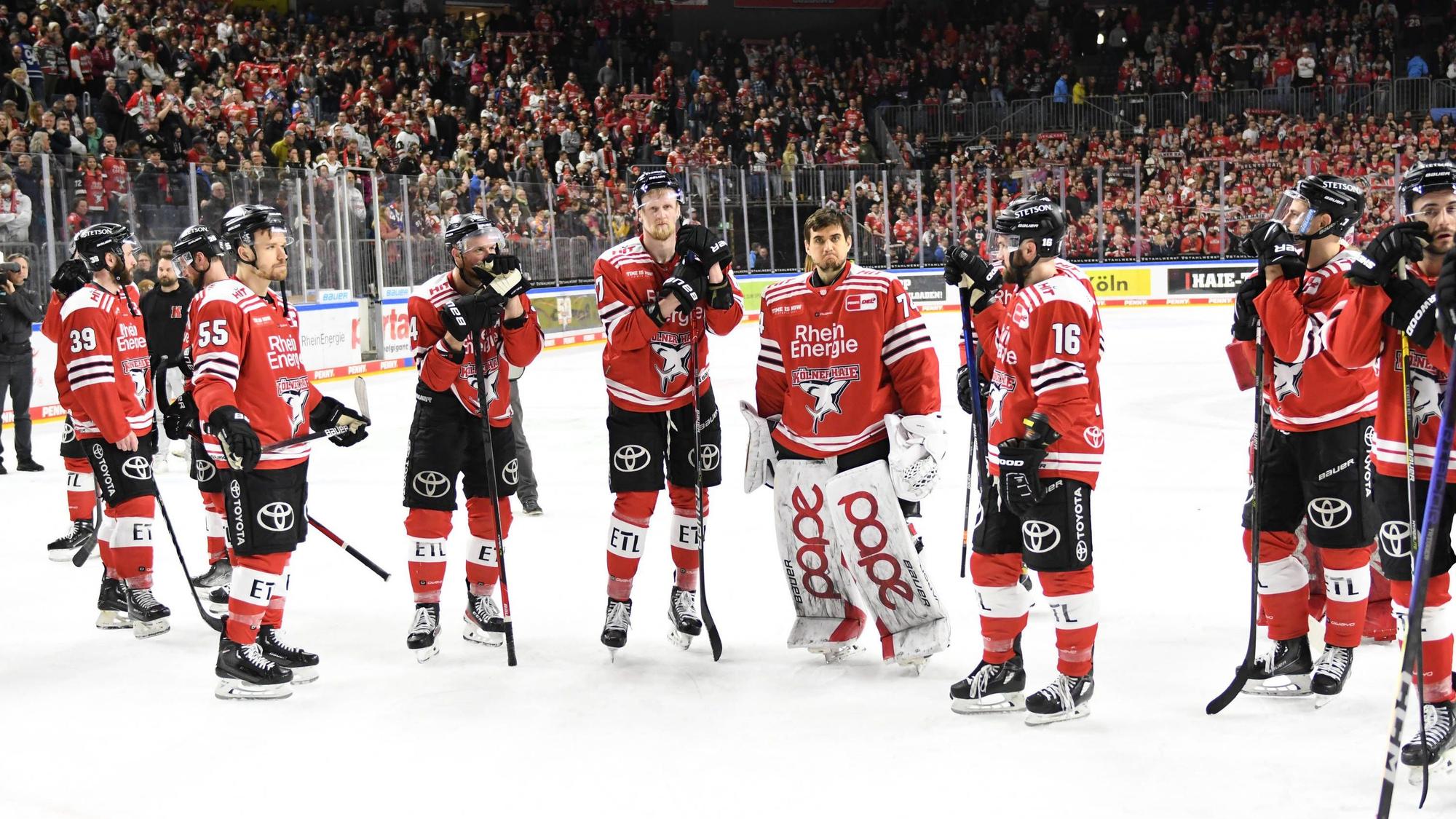 DEL Kölner Haie - Adler Mannheim, 26.03.2023 Enttäuschter KEC DEL Kölner Haie - Adler Mannheim, 26.03.2023 *** DEL Kölner Haie Adler Mannheim, 26 03 2023 Disappointed KEC DEL Kölner Haie Adler Mannheim, 26 03 2023 Copyright: xBEAUTIFULxSPORTS/Erlhofx