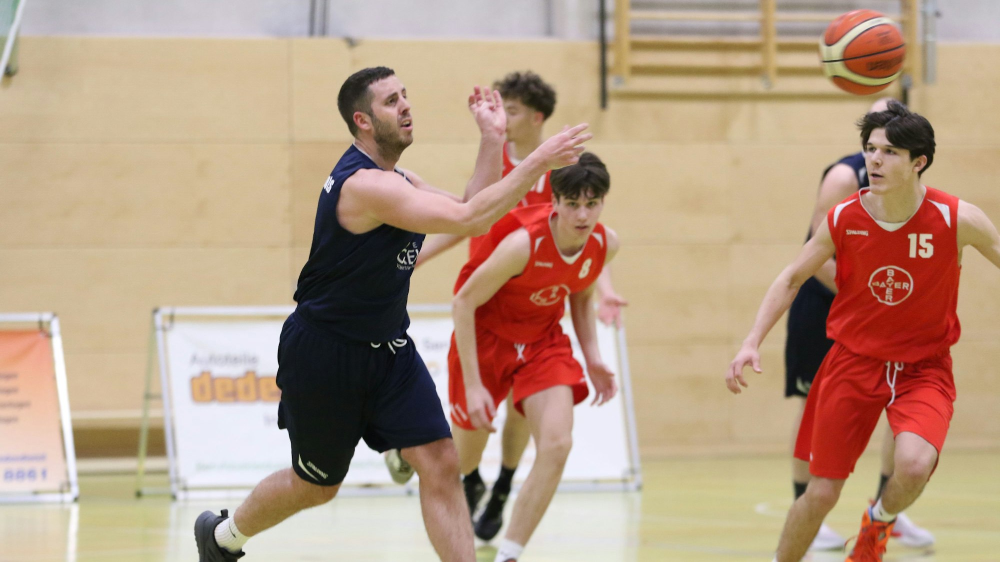 Zum Auftakt der Partie stand Philipp Sparwasser auf dem Feld, beschränkte sich dann aber aufs Coachen.