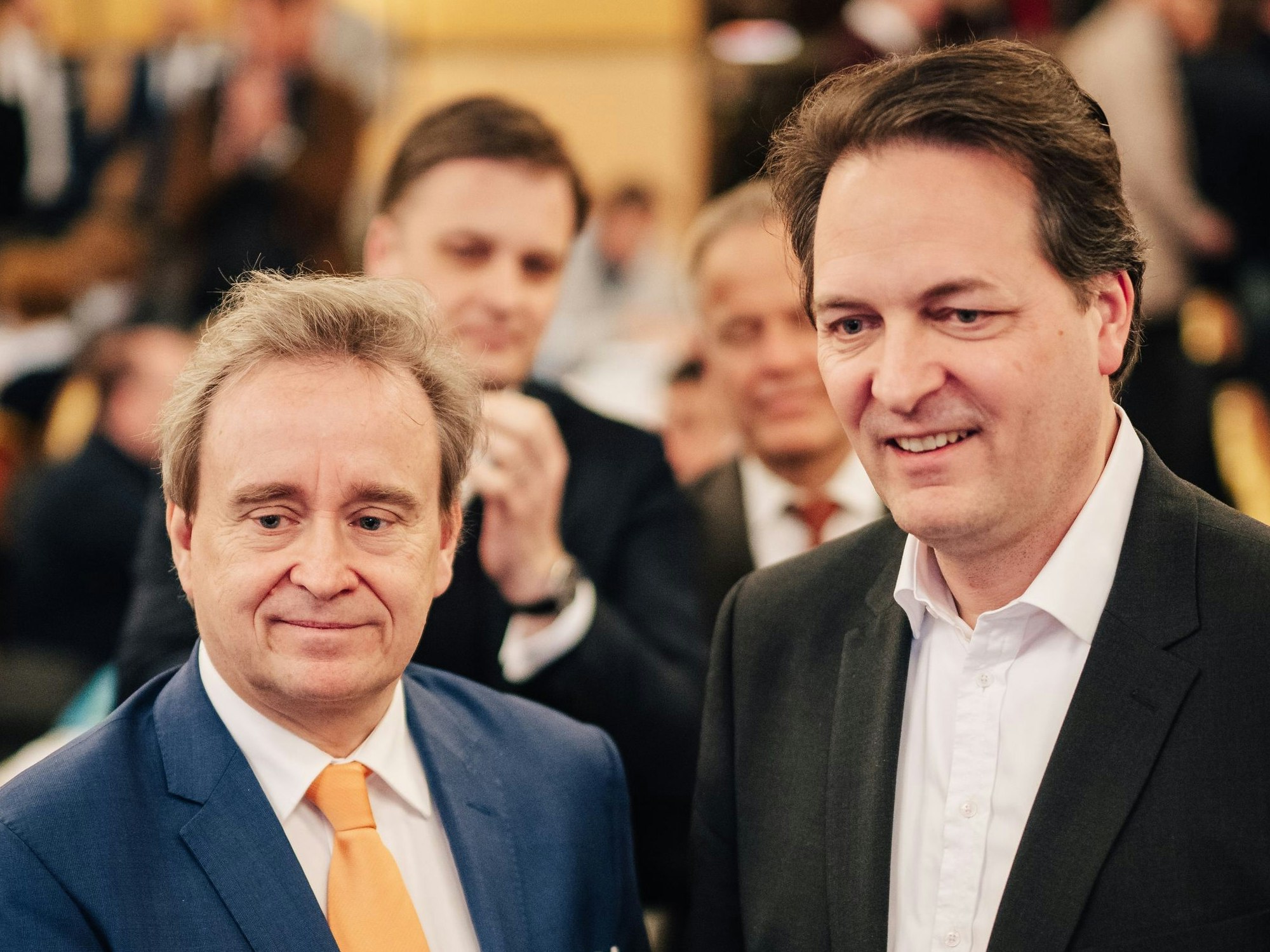 Führungswechsel: Bernd Petelkau (l.) gratulierte auf dem Parteitag dem neuen Parteichef Karl Alexander Mandl.