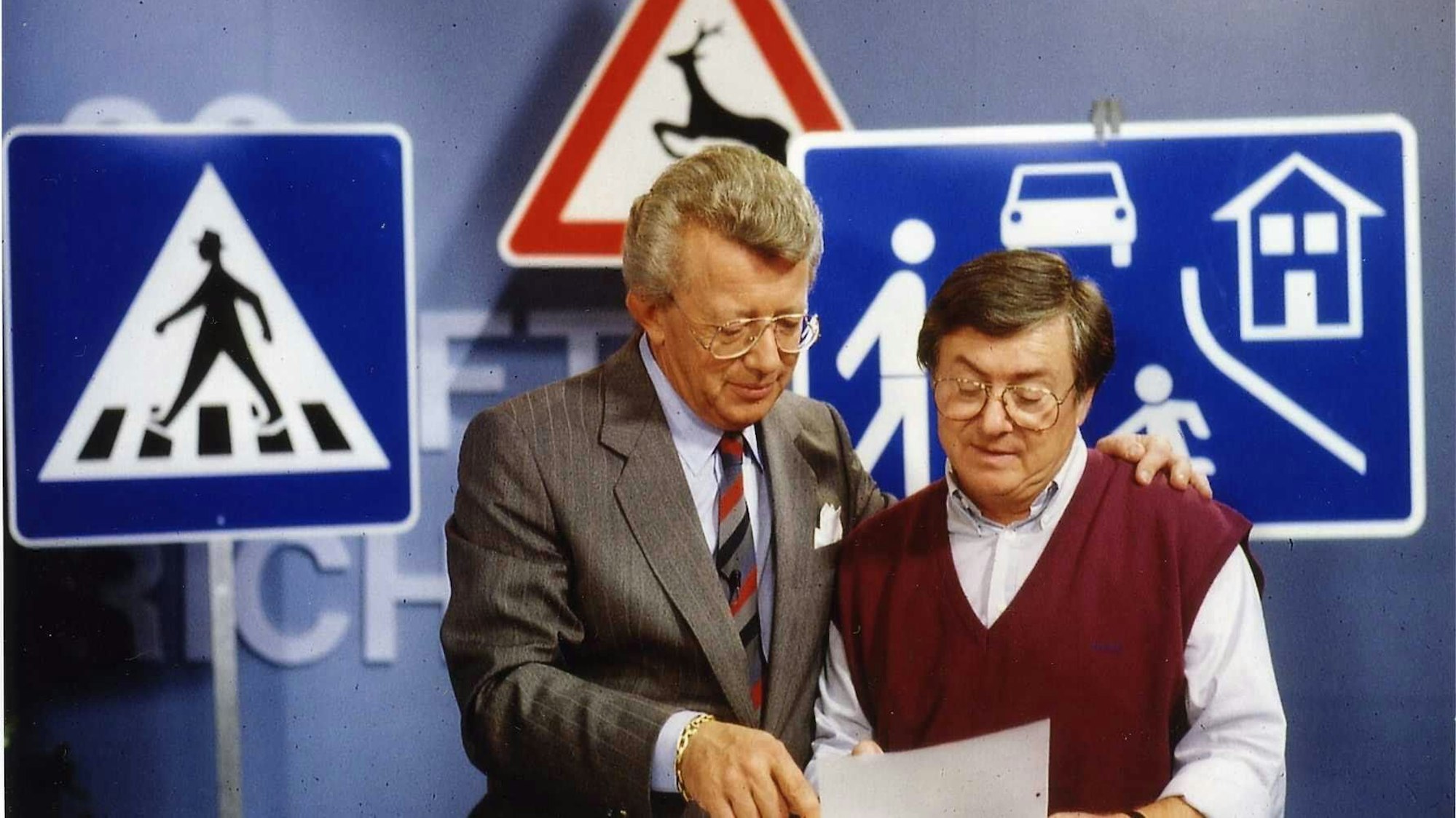 Dieter Thomas Heck mit Alfred Noell in der ZDF-Serie "So läuft´s richtig".