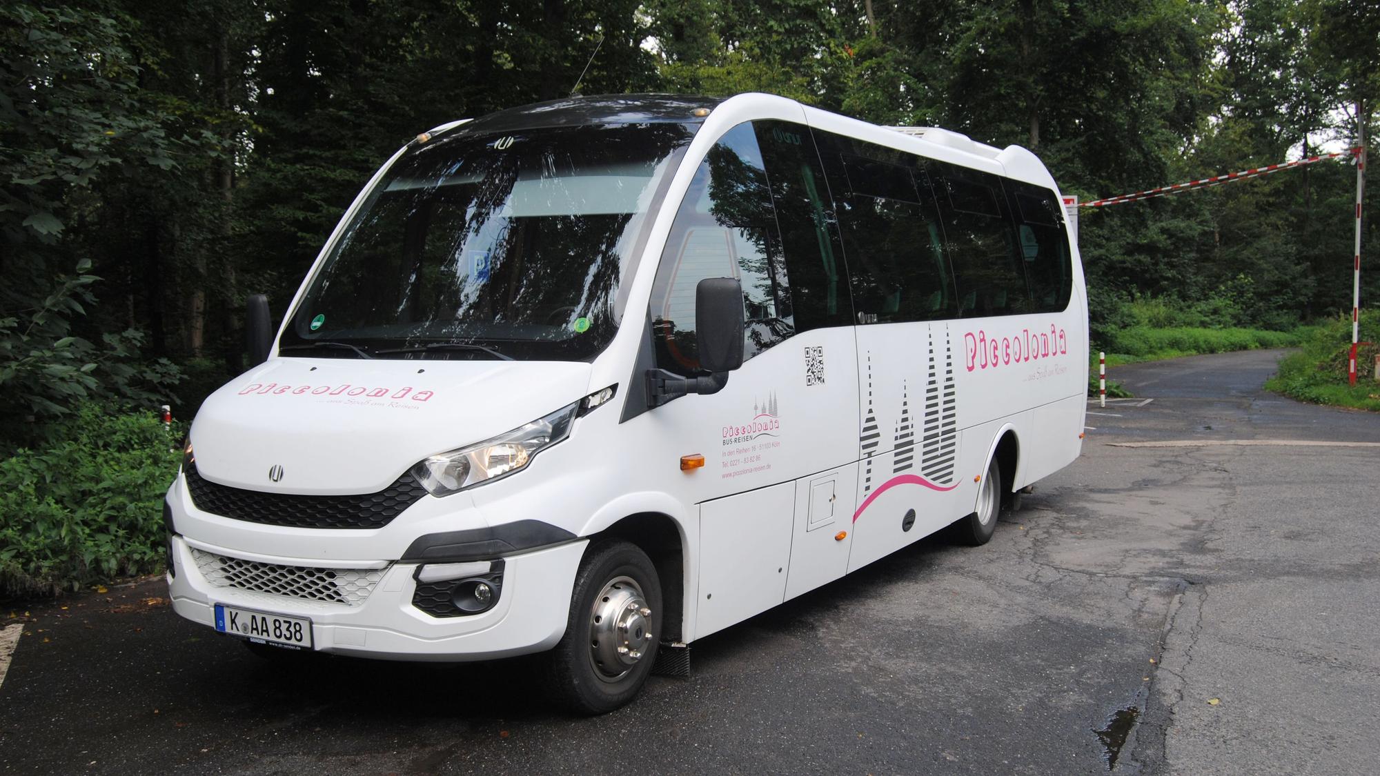 Bergischer Wanderbus des neuen, von der RVK beauftragten Busunternehmens aus Köln.
