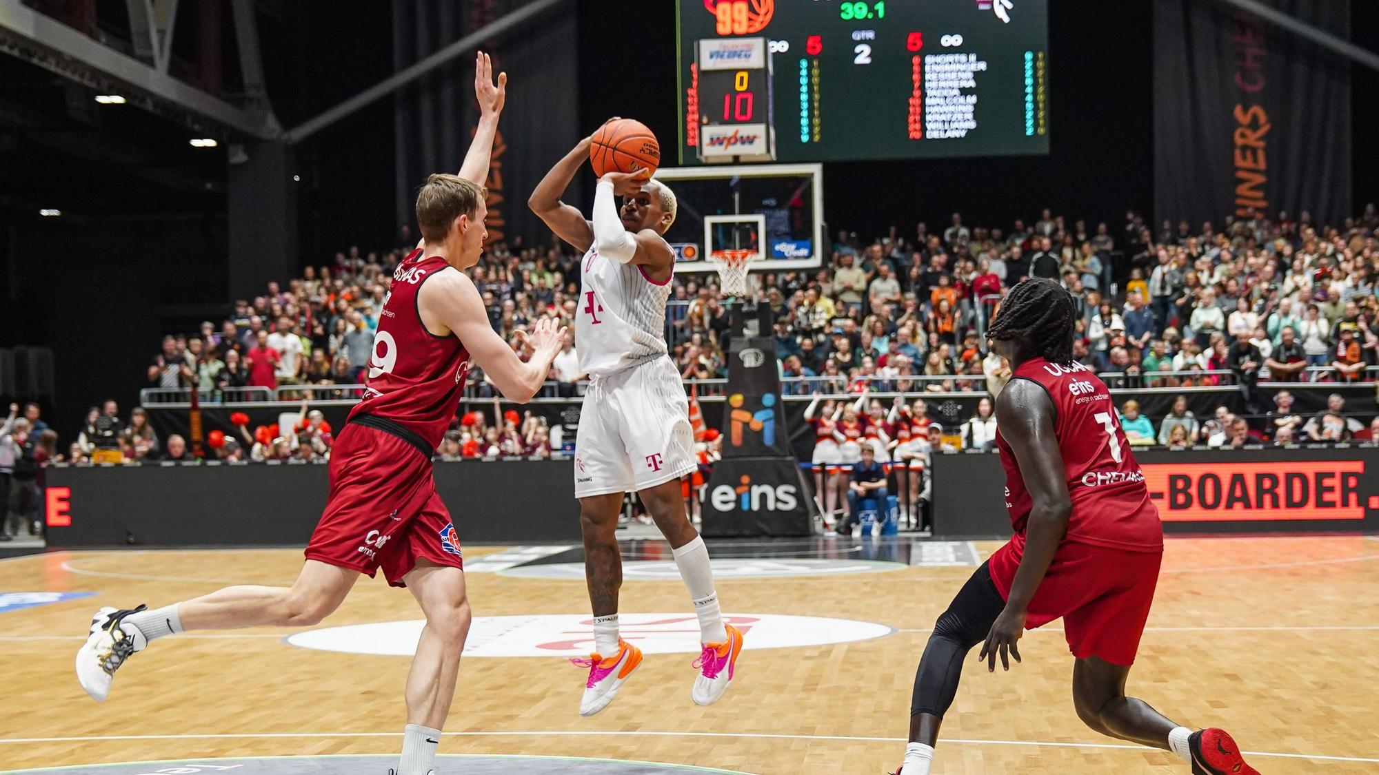 TJ Shorts entschied die Partie am Ende für die Telekom Baskets.