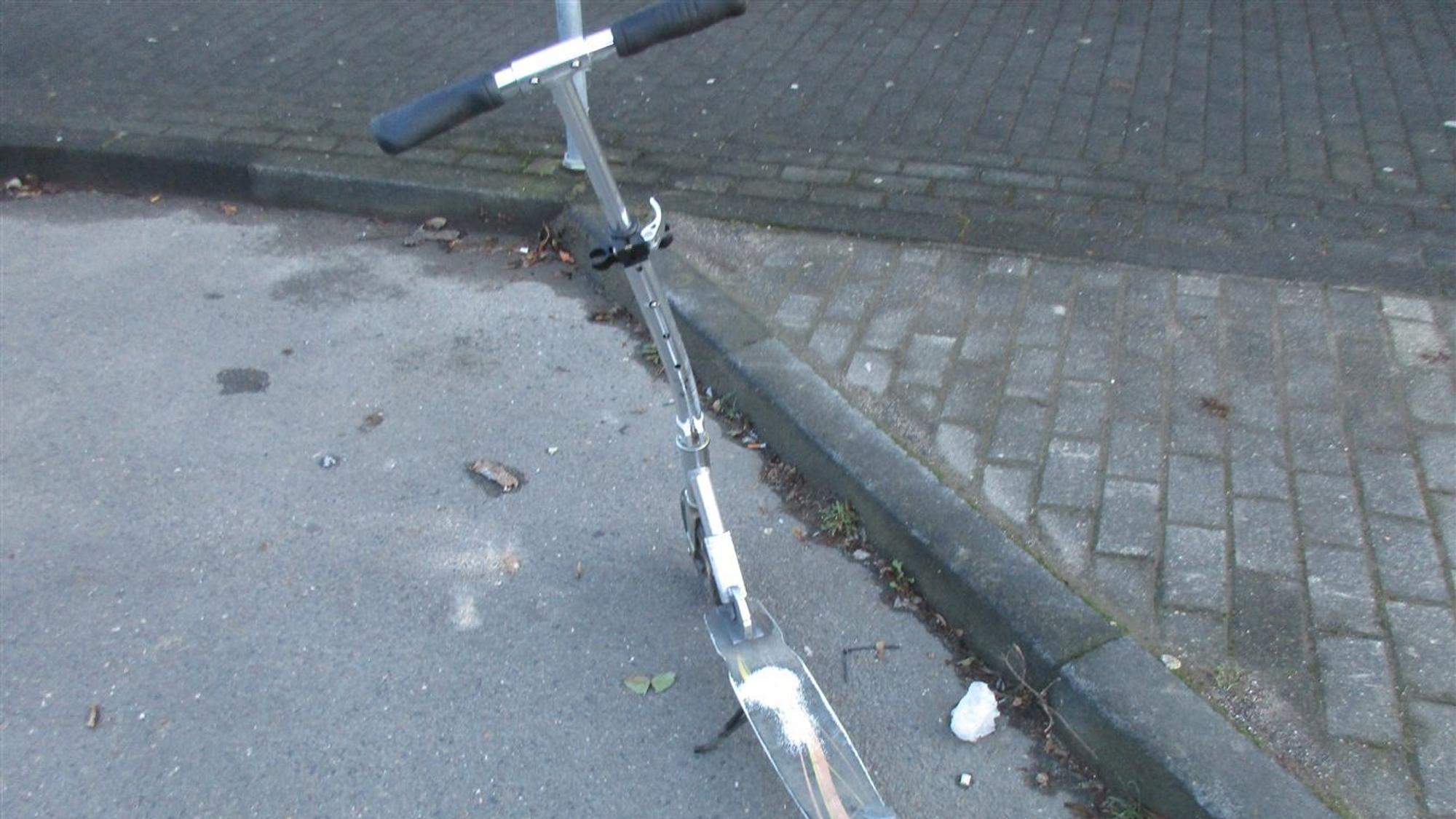 Das Foto zeigt einen Tretroller.