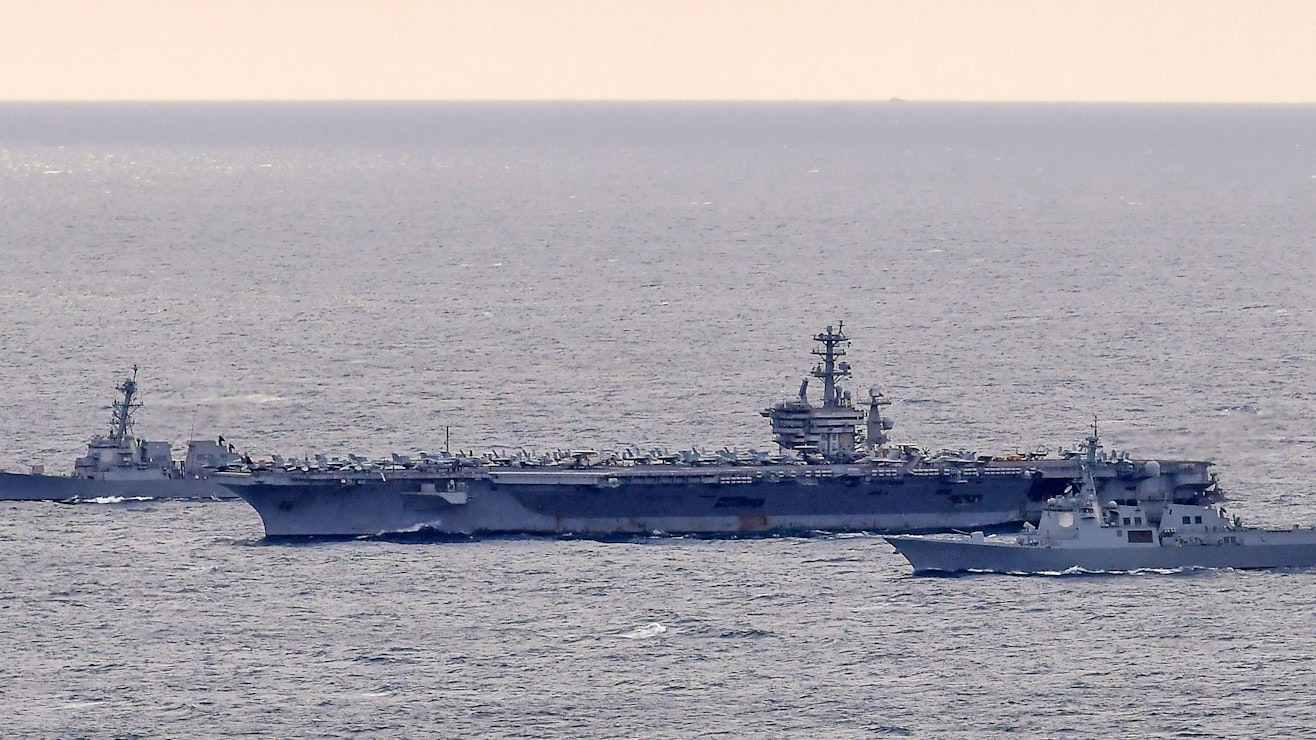 Auf diesem vom südkoreanischen Verteidigungsministerium zur Verfügung gestellten Foto segeln Kriegsschiffe der US-Navy und der südkoreanischen Marine während einer gemeinsamen Marineübung in internationalen Gewässern südlich der koreanischen Halbinsel.