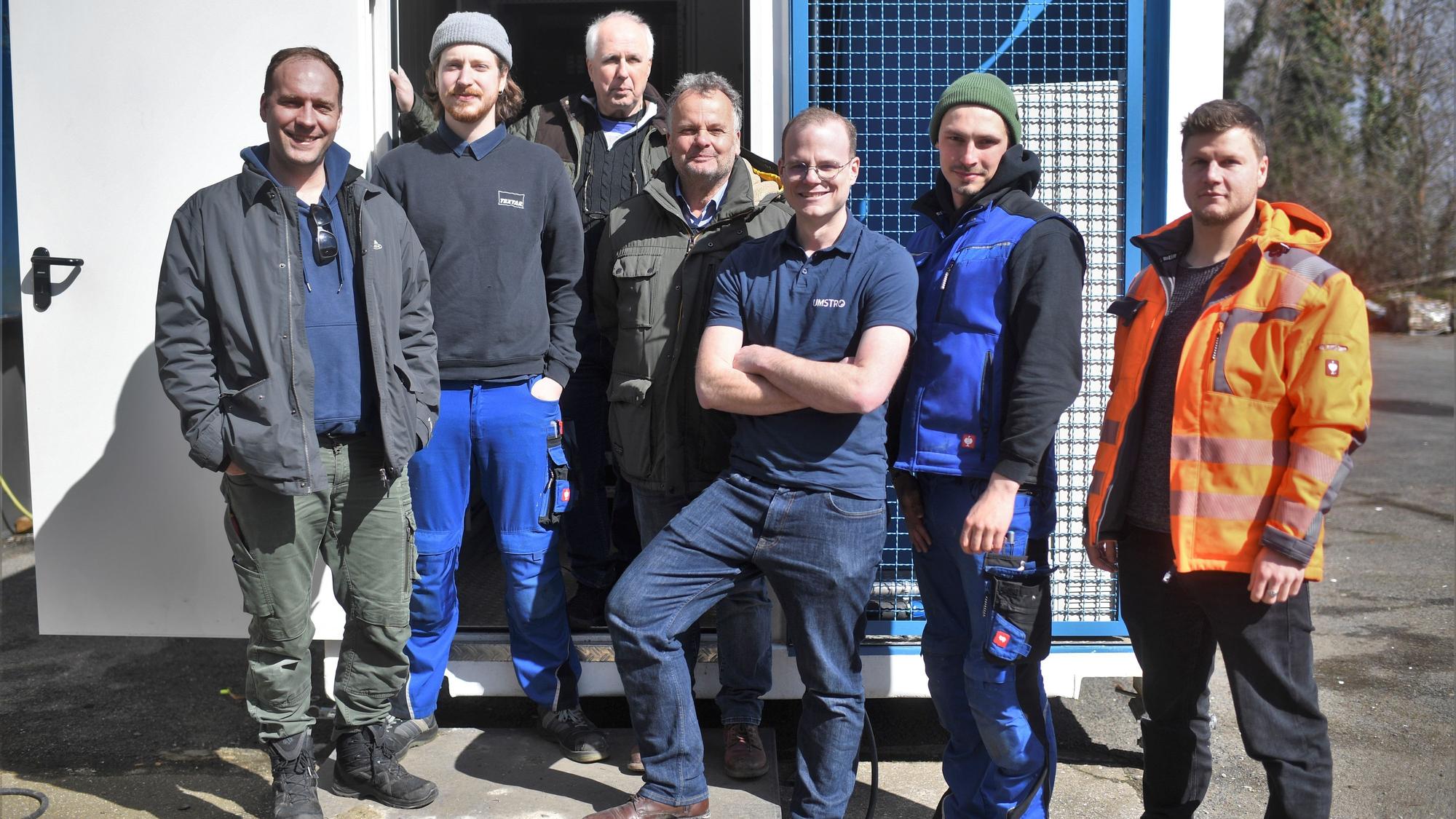 Das Gruppenfoto zeigt das kleine Team der Umstro.