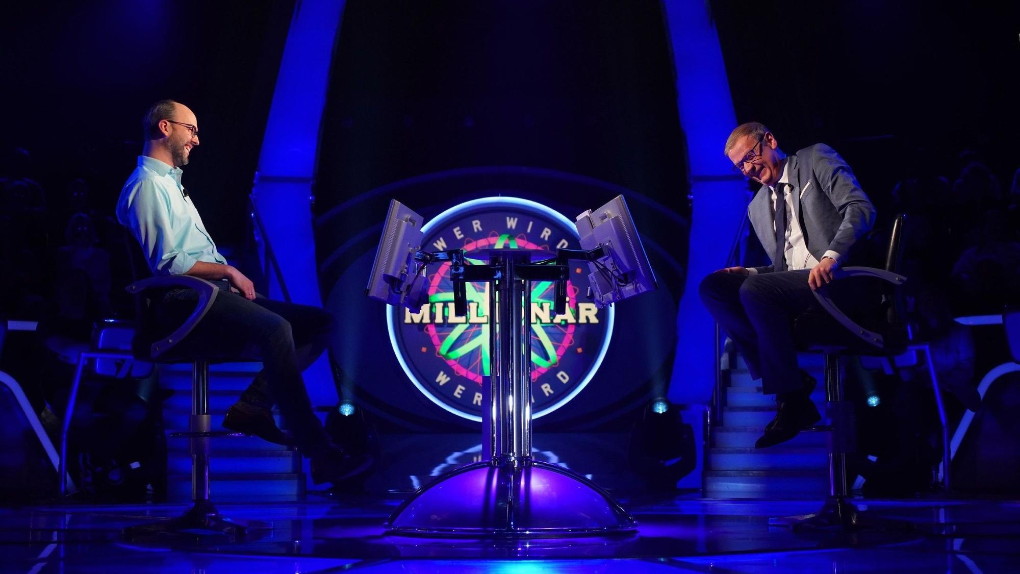 Moderator Günther Jauch mit Stefan Schmidbauer aus Roding
Die Verwendung des sendungsbezogenen Materials ist nur mit dem Hinweis und Verlinkung auf RTL+ gestattet.