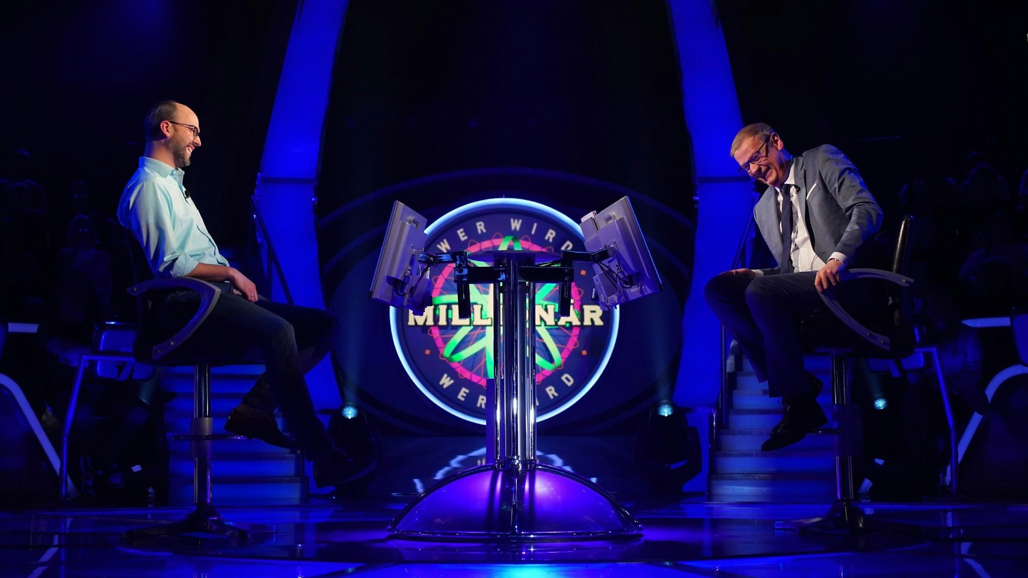 Moderator Günther Jauch mit Stefan Schmidbauer aus Roding
Die Verwendung des sendungsbezogenen Materials ist nur mit dem Hinweis und Verlinkung auf RTL+ gestattet.