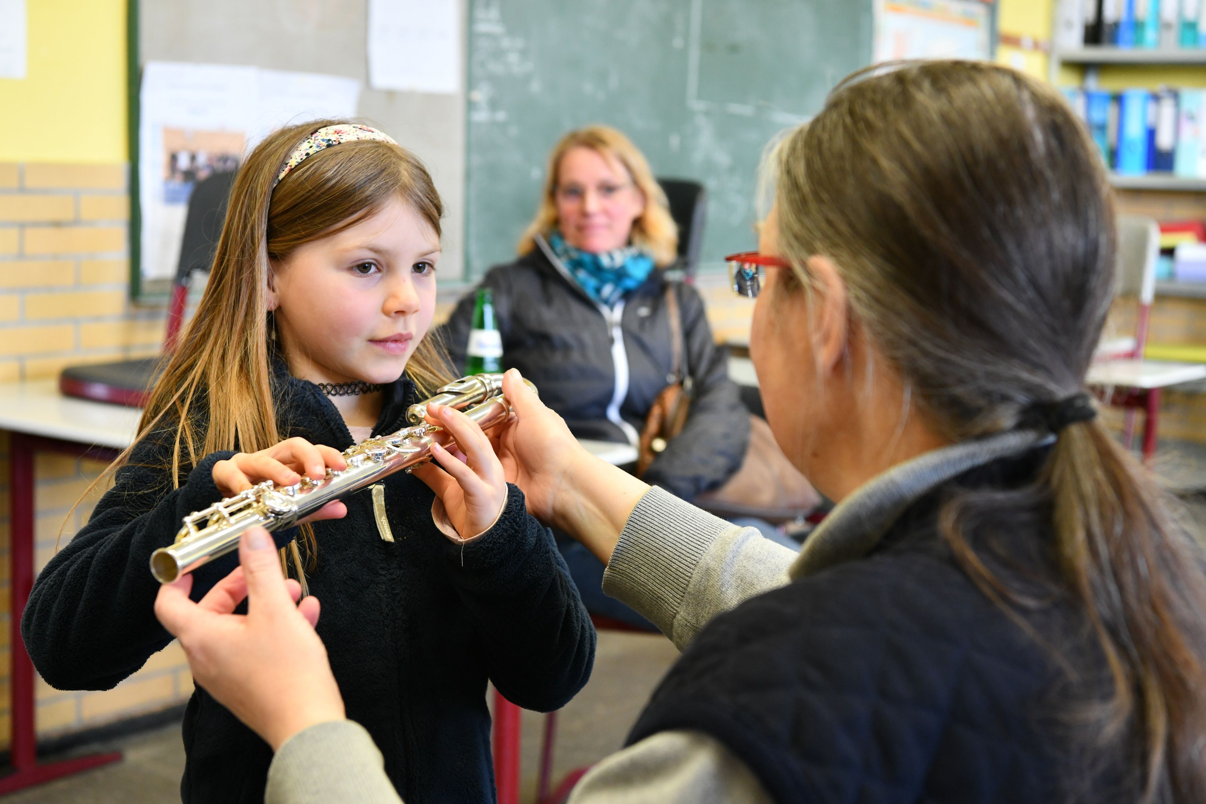 Paulina aus Wipperfürth mit einer Querflöte
