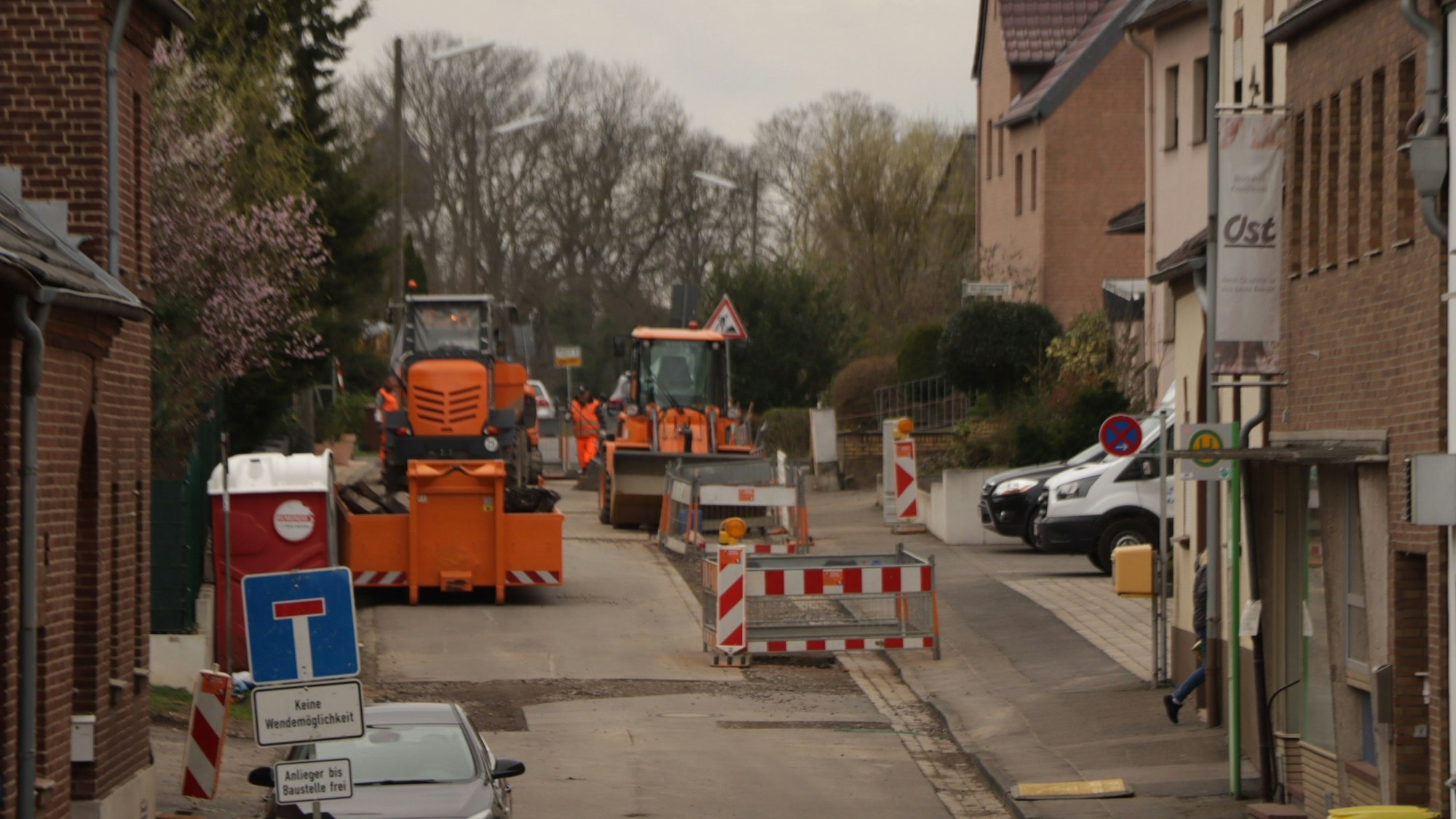 28.03.2023 Bei vielen Anwohnern in Bornheim-Merten liegen wegen der Baustelle inzwischen die Nerven blank - aber das Ende ist in Sicht. Foto: Margret Klose