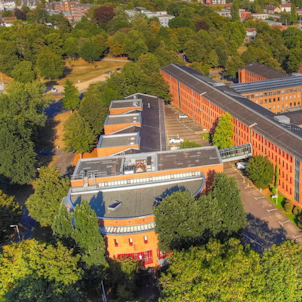 Das Foto zeigt ein Luftbild der Kreisverwaltung in Bergheim.