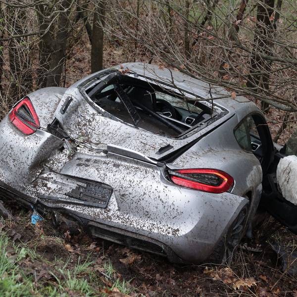 Ein Porsche ist in die Böschung gerutscht: Auf der A3 bei Emmerich sind am Sonntag vier Menschen gestorben.