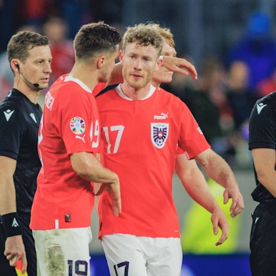 Florian Kainz mit seinen Mannschaftskollegen.