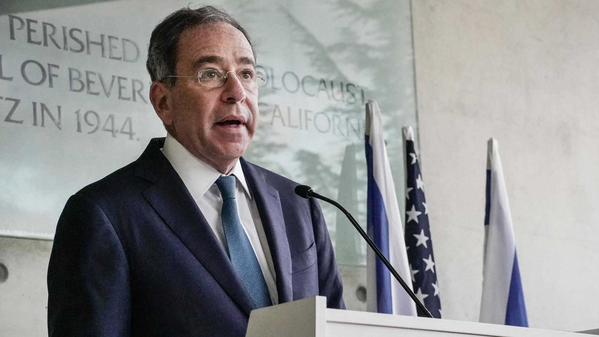 Thomas Nides, US-Botschafter in Israel, spricht während seines ersten offiziellen Besuchs in Israel im Holocaust-Museum Yad Vashem.