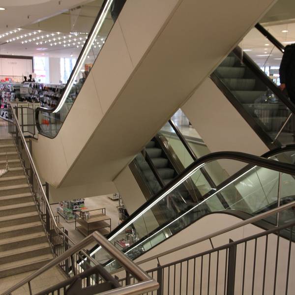 Die Rolltreppe im Galeria Kaufhof in Siegburg.