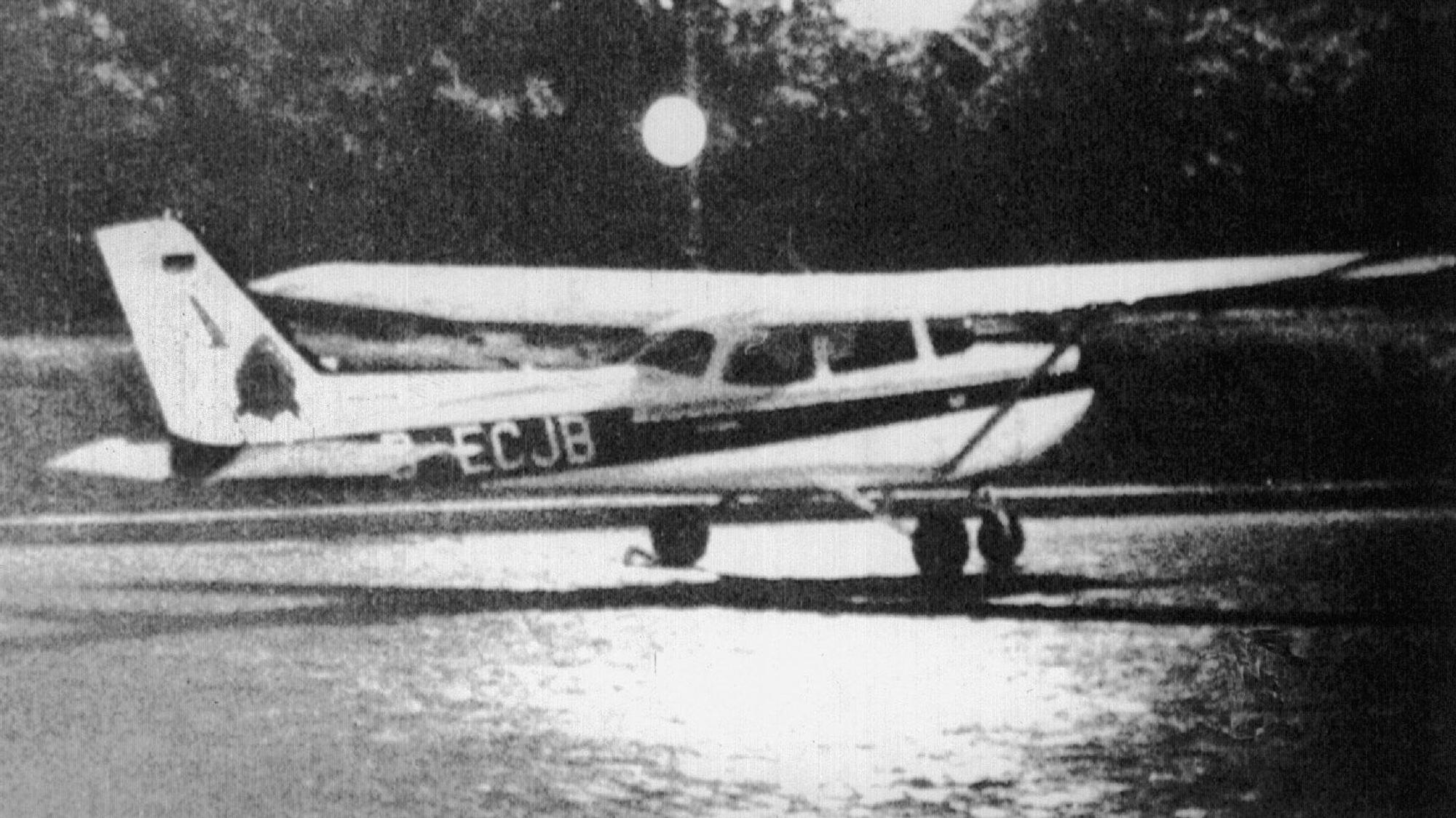 Mit dieser Cessna 172 landete Mathias Rust auf dem Roten Platz in Moskau (Archivfoto vom 28.05.1987). Nach den wiederholten russischen Angriffen mit sogenannten Kamikaze-Drohnen auf ukrainische Städte will das ukrainische Militär mit gleicher Münze zurückzahlen und kündigte Gegenschläge mit einem „Ukrainischen Schwarm Mathias Rust“ an.