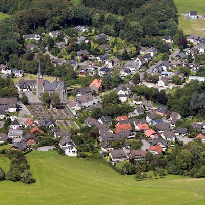 Luftbild auf den Kürtener Ortsteil Olpe.
