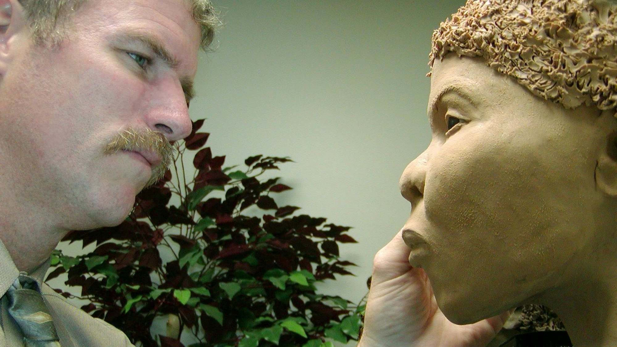 US-Spezialist Wesley Neville hat die Leiche aufgrund von 100 Messungen des gefundenen Schädels rekonstruiert.