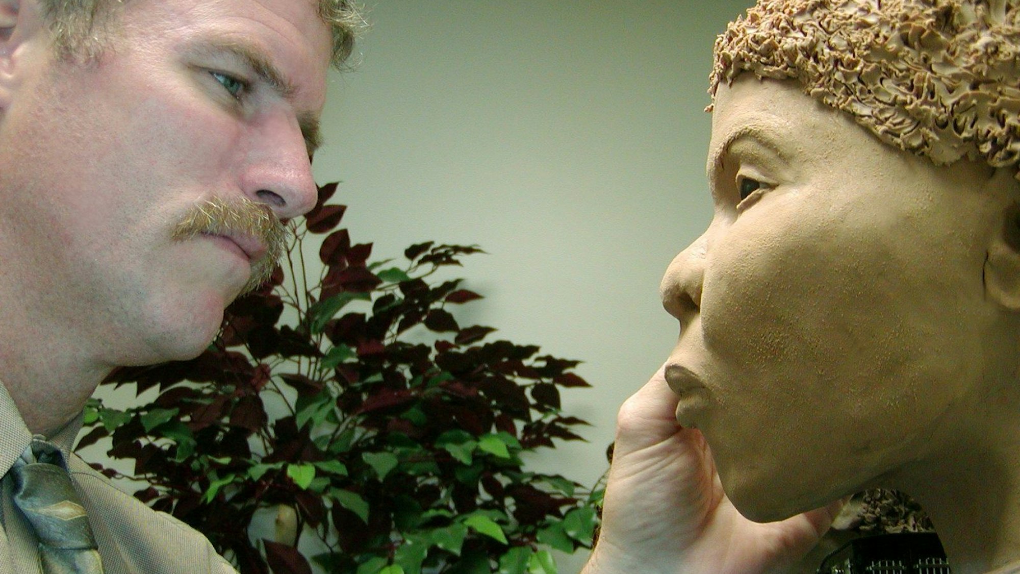 28.03.2023 US-Spezialist Wesley Neville hat die Leiche aufgrund von 100 Messungen des gefundenen Schädels rekonstruiert.