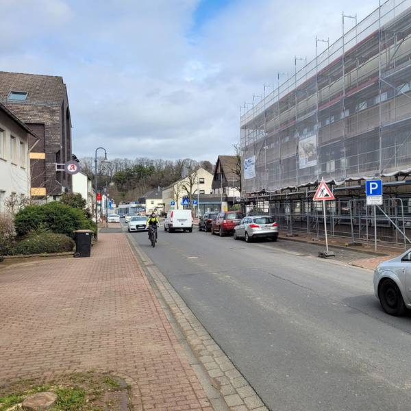 Die Bahnhofstraße in Kall wird nach Ostern saniert.