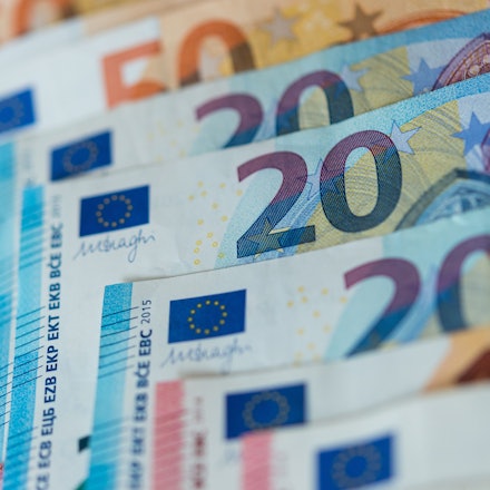 Eltern mit gutem Einkommen könnten ab 2024 kein Elterngeld mehr für sich beanspruchen. (Symbolbild)