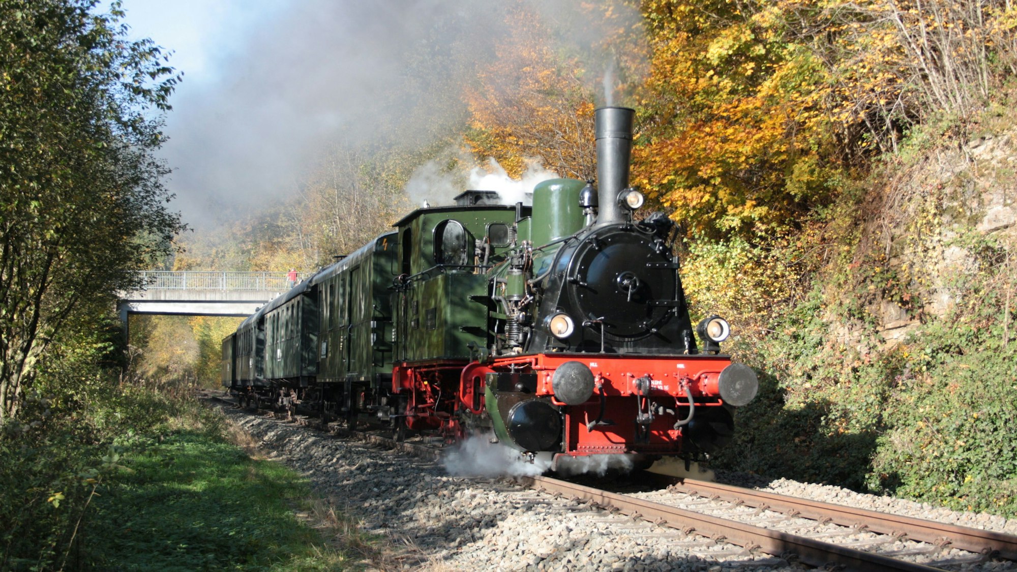 Die Eisenbahn „Bergischer Löwe“ auf einer Fahrt.