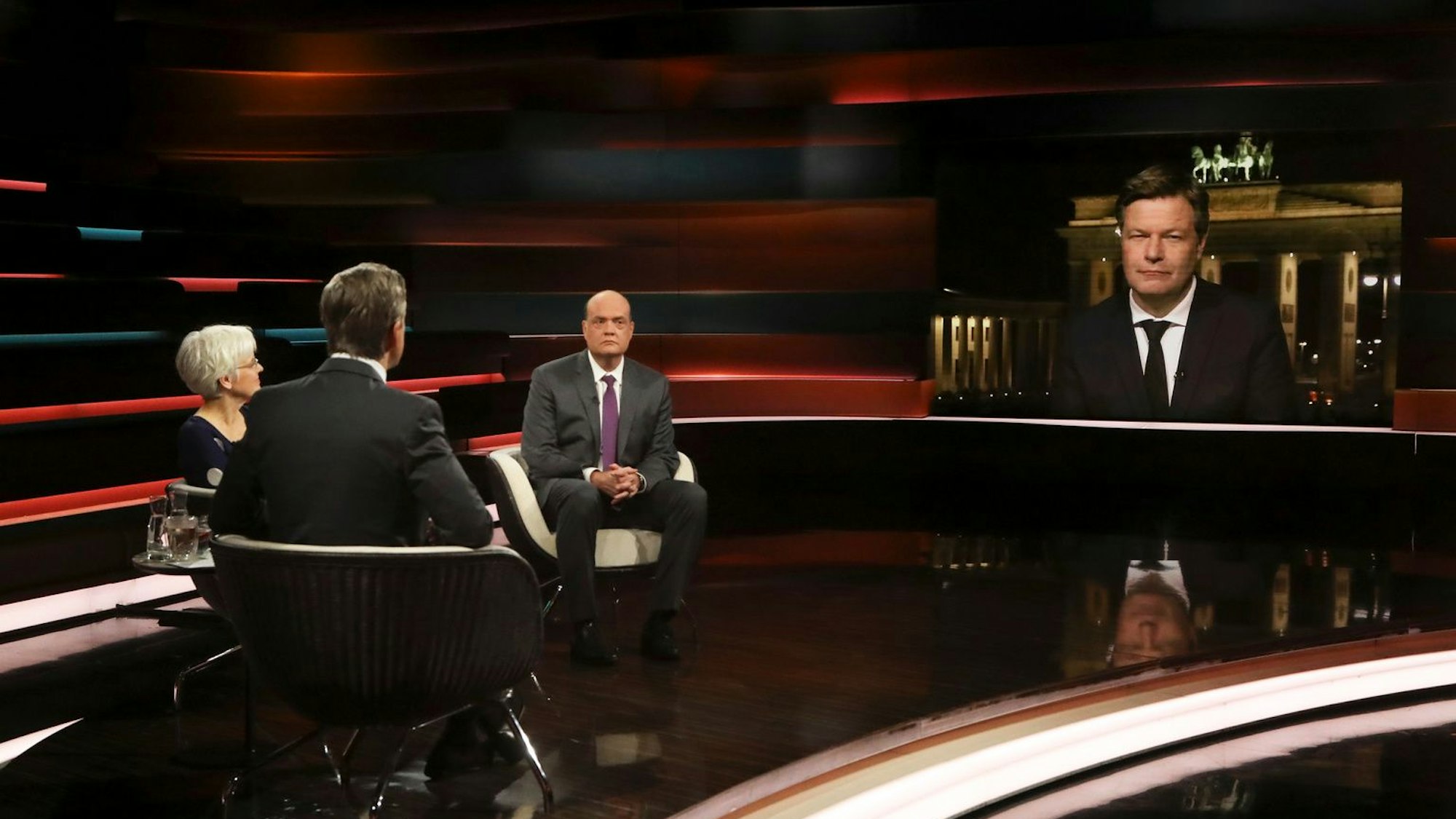 Ulrike Herrmann (v.l.n.r.), Markus Lanz, Robin Alexander, Robert Habeck im ZDF-Talk