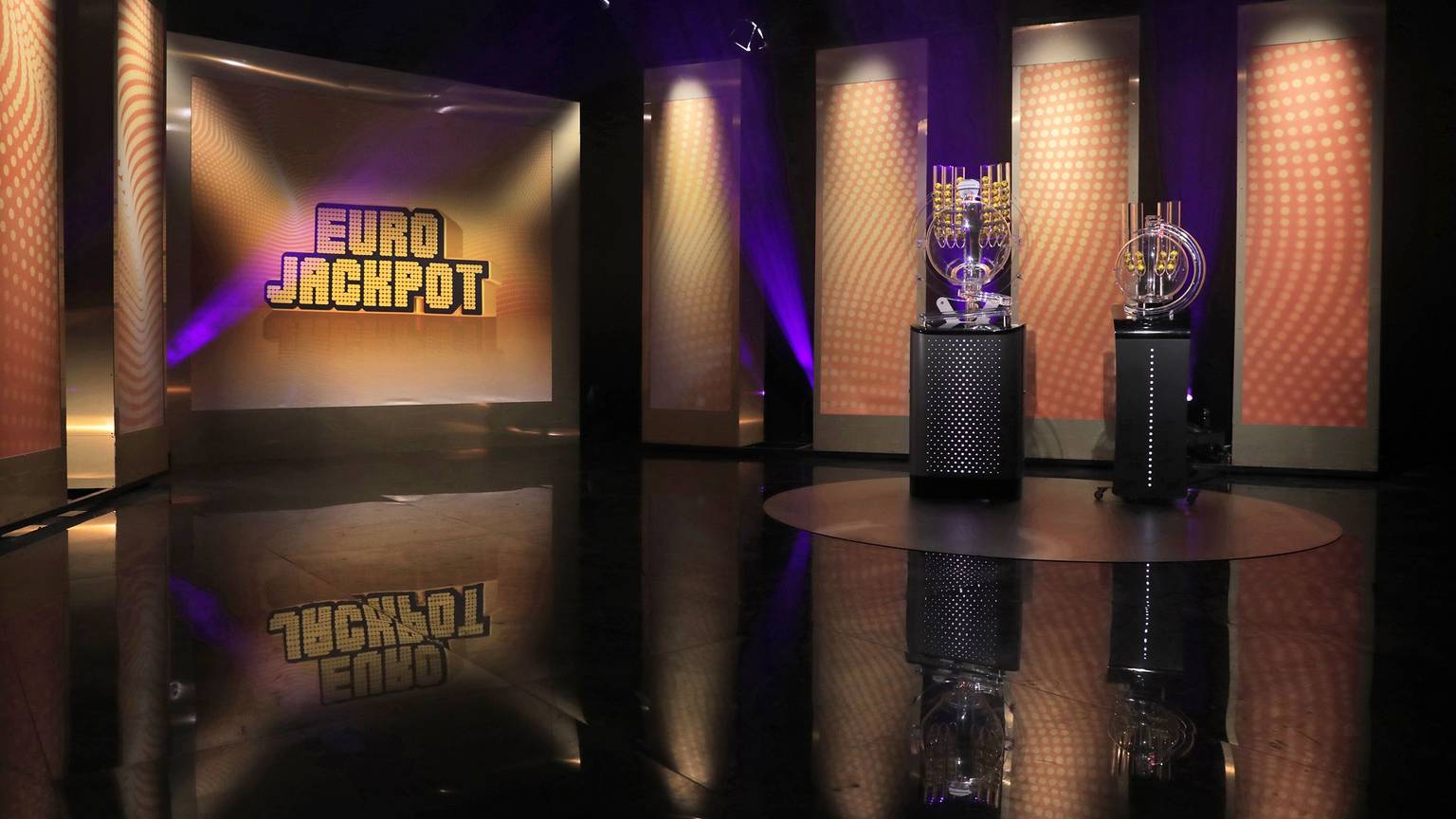 Ein Spielteilnehmer oder eine Spielteilnehmerin aus Bayern bewies zur Eurojackpot-Ziehung am Dienstag (28. März) ein glückliches Händchen: Der Glückspilz hat als Einziger die erste Gewinnklasse getroffen und wird so zum 74-fachen Millionär.